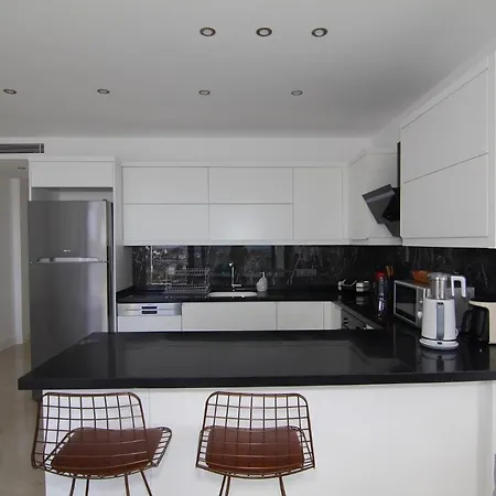 Marina Premium Residences Apartment *